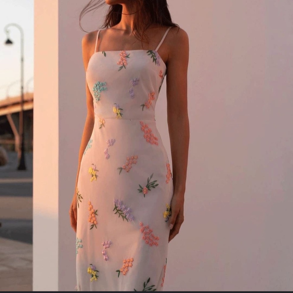 Lichi floral stitched dress never worn🪻